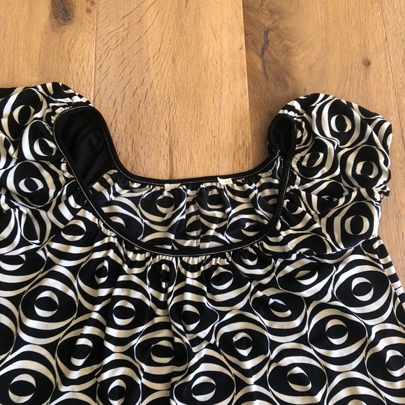 Black & white short loose shift dress - Picture 2 of 3